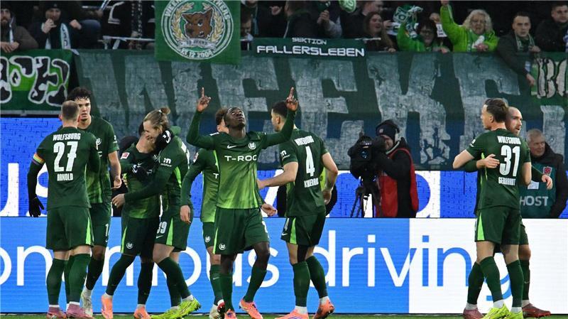 Wolfsburg holt den ersten Heimsieg nach fast elf Monaten.