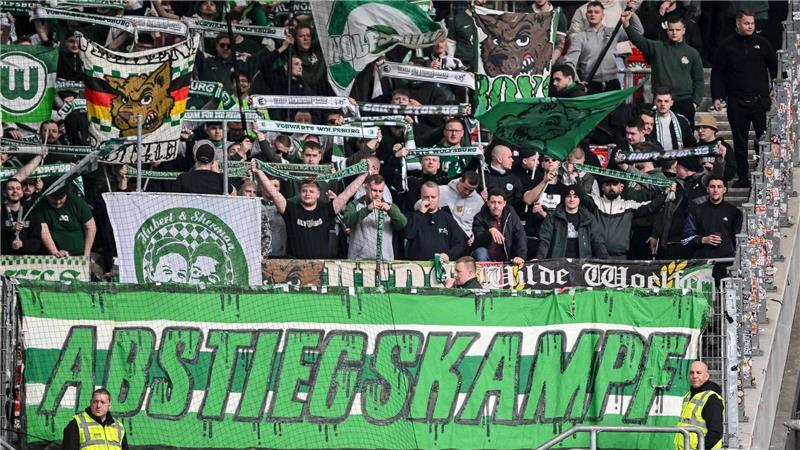 Wolfsburger Chefetage schweigt: Droht Coach Bauer das Aus? Wolfsburg schwebt in Abstiegsgefahr