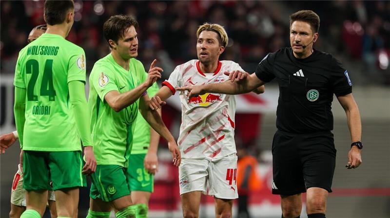 Wolfsburgs Trainer Ralph Hasenhüttl regt eine Änderung der Handspiel-Regel an.