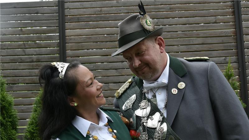 Wollen das Schützenjahr genießen: König André und seine Königin Maricel.