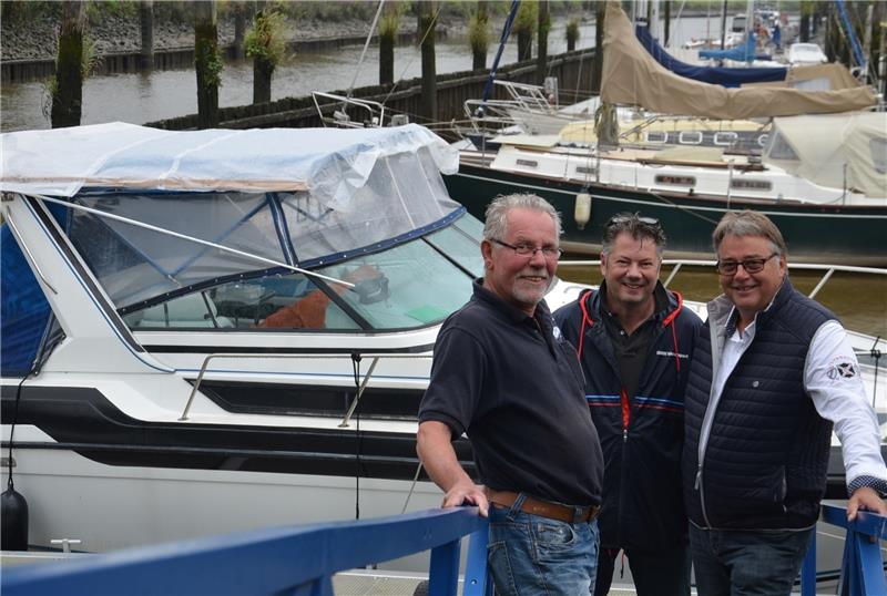 Wollen ihren Hafen fit machen für die Zukunft (von links): Hafenmeister Uwe Harenberg, Frank Trosien und Bernhard Hinck.