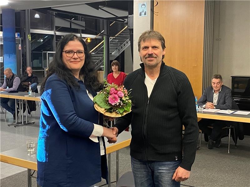 Wollen im Team für Apensen arbeiten: Gemeindedirektorin Petra Beckmann-Frelock und der alte und neue Bürgermeister Frank Buchholz. Foto: Lepél