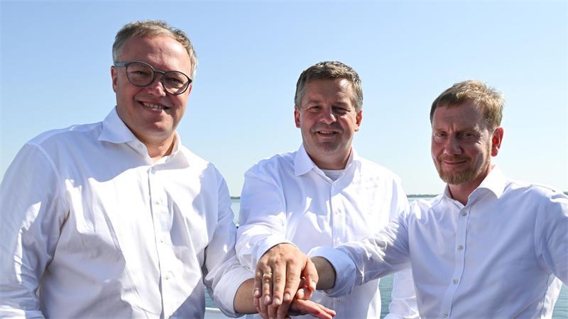 Wollen mit einer Stimme sprechen: Die drei ostdeutschen Ministerpräsidenten (Mario Voigt (Thüringen), Sven Schulze (Sachsen-Anhalt) und (Michael Kretschmer, Thüringen, alle CDU) sind gegen eine Abschaffung der Rente nach 45 Beitragsjahren.