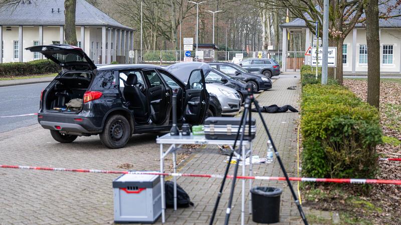 Wollte der mutmaßliche Todesschütze noch mehr Menschen im Landkreis Rotenburg ermorden? Die im Auto sichergestellten Magazine mit Munition und ein Molotowcocktail lassen es vermuten.Foto: Sina Schuldt