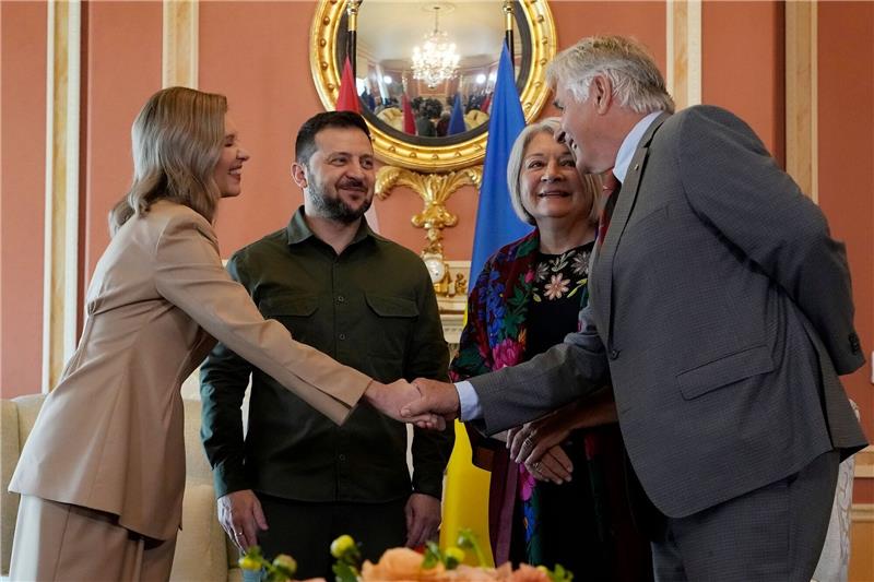 Nach Nordamerika-Reise: Selenskyj stoppt in Polen und Irland Wolodymyr Selenskyj, Präsident der Ukraine, und seine Frau Olena Selenska treffen Kanadas Generalgouverneurin Mary Simon und ihren Ehemann Whit Fraser.