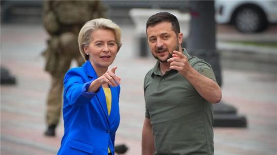 Wolodymyr Selenskyj (r.), Präsident der Ukraine, und EU-Komissionschefin Ursula von der Leyen.