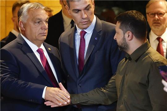 Wolodymyr Selenskyj trifft beim Gipfel in Granada auch auf Ungarns Ministerpräsident Viktor Orban.