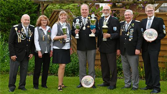 Würdenträger: Vorsitzender Gernot Christoph, 1. Adjutantin Elke Winkens, Kameradschaftsmeisterin Tina Tietjens, Kameradschaftsmeister Uwe Tietjens, 1. Adjutant Udo Vollrath, 2. Adjutant Frank Wilkens, Niklas Tietjens.