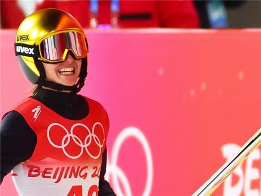 Wurde Zweite von der Normalschanze: Katharina Althaus. Foto: Daniel Karmann/dpa