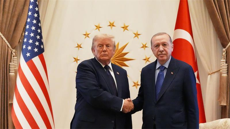 Deutschland meldet Nato Verteidigungsausgaben in Rekordhöhe Wurde am Dienstagnachmittag vom türkischen Präsidenten Recep Tayyip Erdogan zum Gipfel begrüßt: US-Präsident Donald Trump.