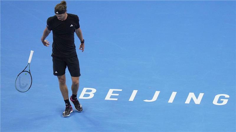 Wut-Ausbruch: Zverev wirft Schläger im China-Open-Viertelfinale gegen Medwedew