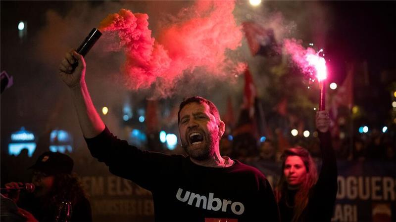 Zehntausende demonstrieren in Barcelona gegen hohe Mieten Wut und Verzweiflung über zu hohe Mieten machen sich Luft.