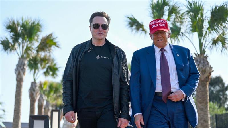 X-Inhaber und Tesla-Chef Elon Musk hat sich immer näher an den designierten US-Präsidenten Donald Trump herangearbeitet und ist inzwischen enger Berater Trumps. (Archivbild)