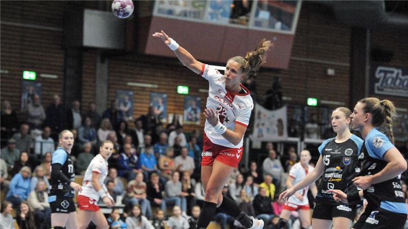 „Katastrophe für Frauen-Handball“ - BSV nach Ludwigsburg-Aus besorgt Xenia Smits, hier im Spiel gegen den BSV, steht mit Ludwigsburg vor einer ungewissen Zukunft.