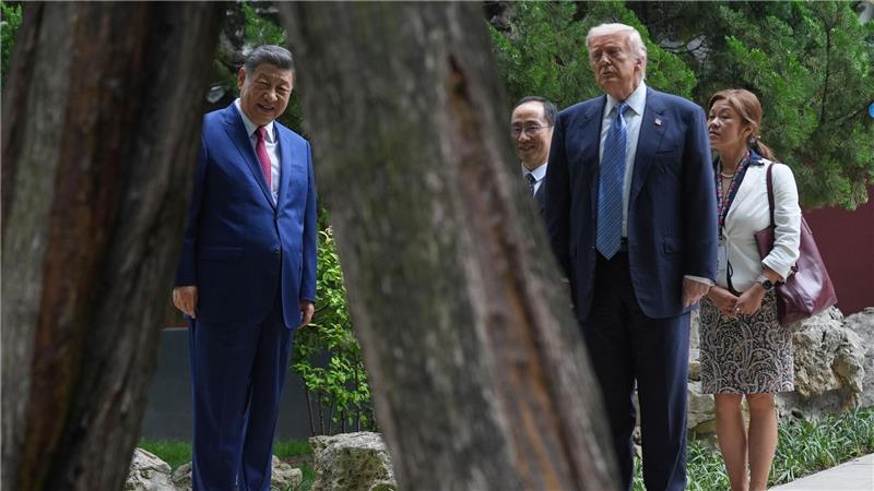 Xi zeigte Trump den Garten im Regierungsareal Zhongnanhai. 