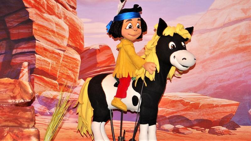 „Yakari und Kleiner Donner“ wird im Theaterzelt in Neukloster gespielt Yakari und Kleiner Donner in der Prärie.