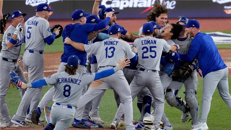 Bilder des Tages Yamamoto im Jubelkreis: Dodgers holen ersten World-Series-Titel seit 25 Jahren