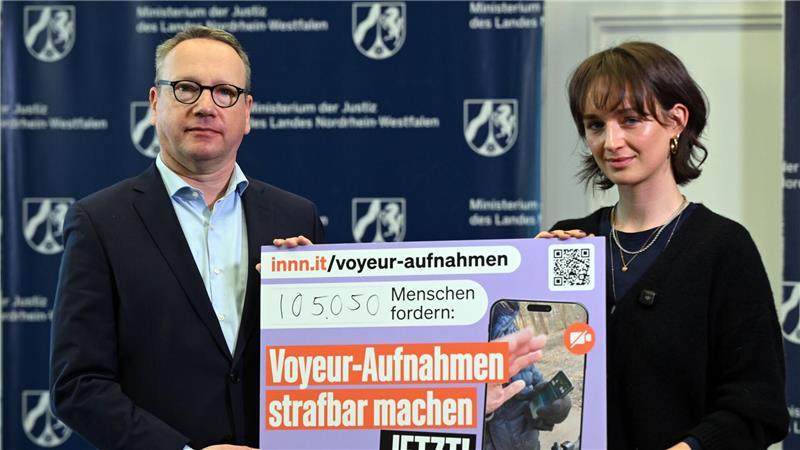Yanni Gentsch hat die Petition an NRW-Justizminister Benjamin Limbach übergeben.
