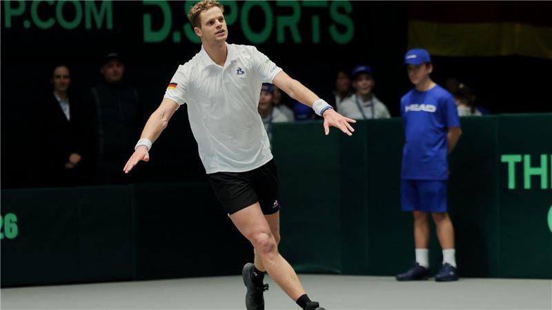 Yannick Hanfmann ließ sich nach seinem Einzelsieg am Freitag feiern.