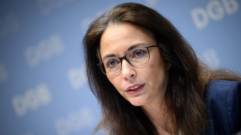 DGB-Chefin Fahimi: Rentenniveau „für immer“ garantieren Yasmin Fahimi fordert, dass auch Beamte, Selbstständige und Politiker in die Rentenversicherung einzahlen müssen.