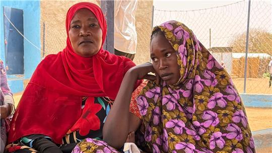 Yeman Mohamat Ramadan (links) engagiert sich im Flüchtlingslager für Frauenrechte und will die Mauer des Schweigens über Gewalt durchbrechen.