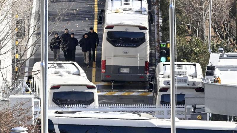 Yoons Anwalt teilte nun mit, dass der suspendierte Präsident nicht zur ersten Anhörung im Amtsenthebungsverfahren gegen ihn erscheinen wird. 