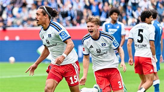 Yussuf Poulsen (l.) geht als Torschütze beim HSV voran.