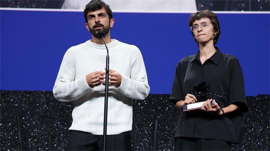 Yuval Abraham (l) und Rachel Szor bei den Filmfestspielen in Venedig. 