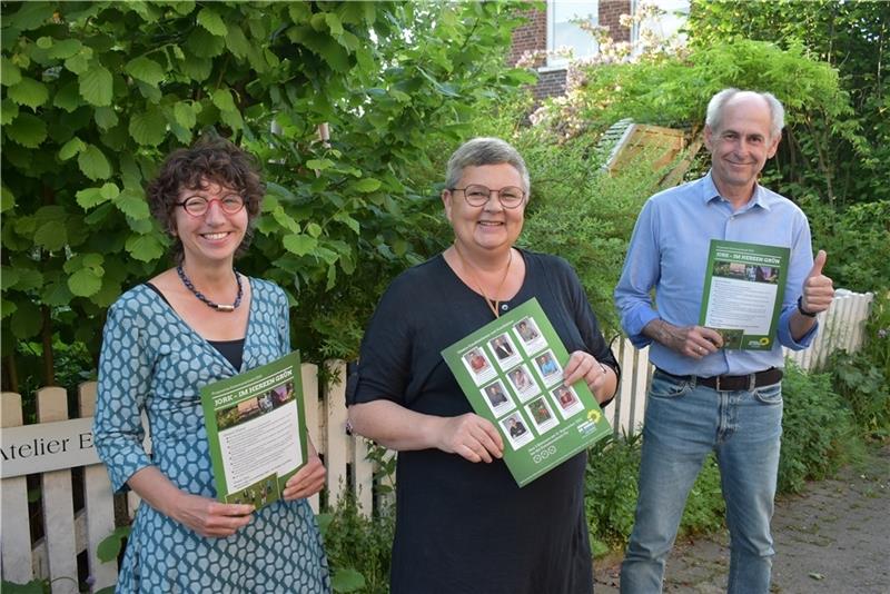 Yvonne Ehret, Dr. Anja Tiedemann, Gunther Müller (von links) wollen die Gemeinde Jork nach der Kommunalwahl grüner machen. Foto: Vasel