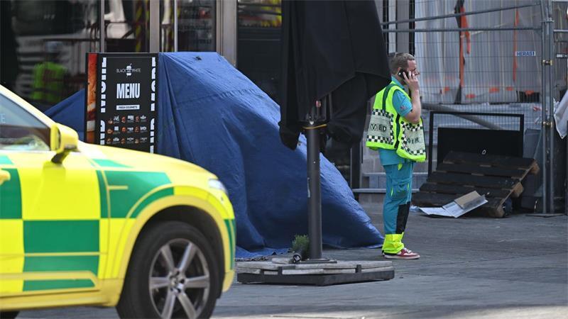 Aufzüge stürzen auf Baustelle in Brüssel ab - Sechs Tote Zahlreiche Arbeiter werden evakuiert.