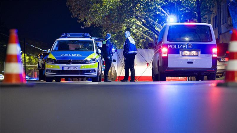 Schüsse mit Totem in Hannover - Was bisher bekannt ist Zahlreiche Einsatzkräfte sind am Tatort.
