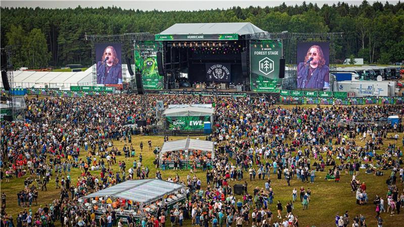 Hurricane: Admin warnt bei Onlinekauf vor Ticket-Betrug Zahlreiche Festivalbesucher verfolgen den Auftritt der Band «The Gaslight Anthem» beim Hurricane Festival. Das Open-Air-Festival findet vom 21. bis zum 23.06. statt. +++ dpa-Bildfunk +++