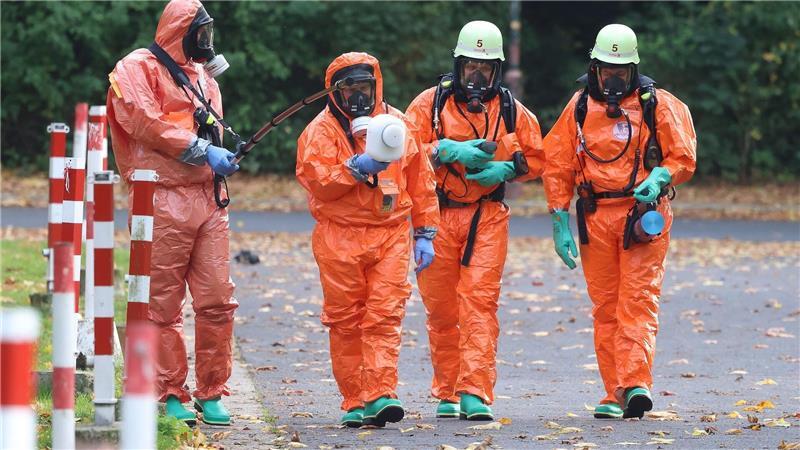 Tasche im Müll: Stoff mit „minimal radioaktiver Strahlung“ Zahlreiche Feuerwehrkräfte waren im Einsatz.