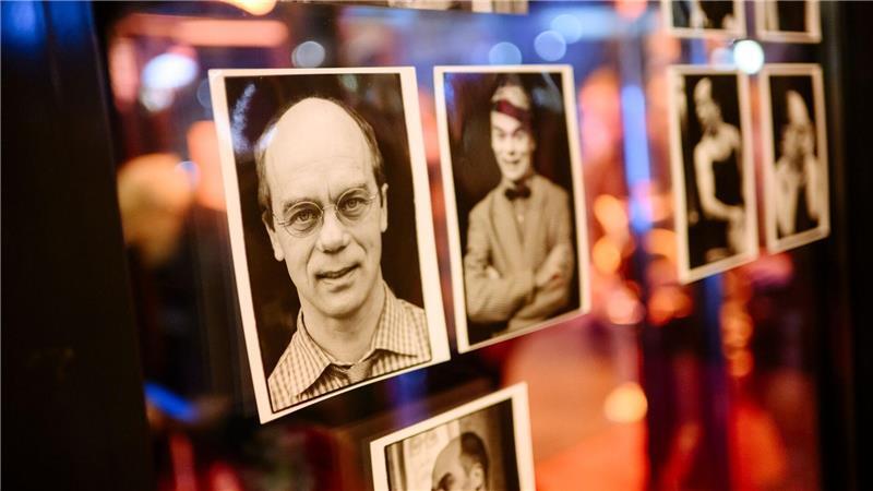 Zahlreiche Fotos erinnerten an seine lange Karriere. 