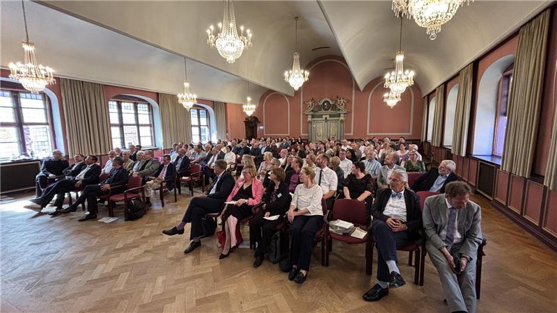 Zahlreiche Gäste feierten im Königsmarcksaal im Stader Rathaus das 50-jährige Jubiläum der drei Studienseminare Stade.