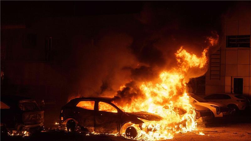 Schwere russische Angriffe: 18 Tote, mehr als 100 Verletzte Zahlreiche Gebäude und Autos wurden nach Behördenangaben in der Ukraine bei russischen Angriffen beschädigt.