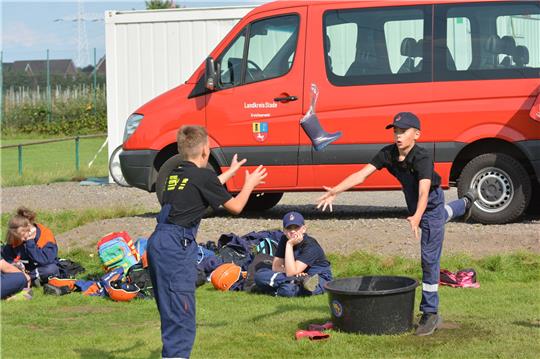 Zahlreiche Geschicklichkeitsspiele mussten absolviert werden. Foto: König/Kreisjugendfeuerwehr