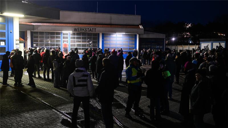 „Klaasohm“-Nacht auf Borkum: Polizei zieht Bilanz Zahlreiche Insulaner stehen für die Kämpfe an.