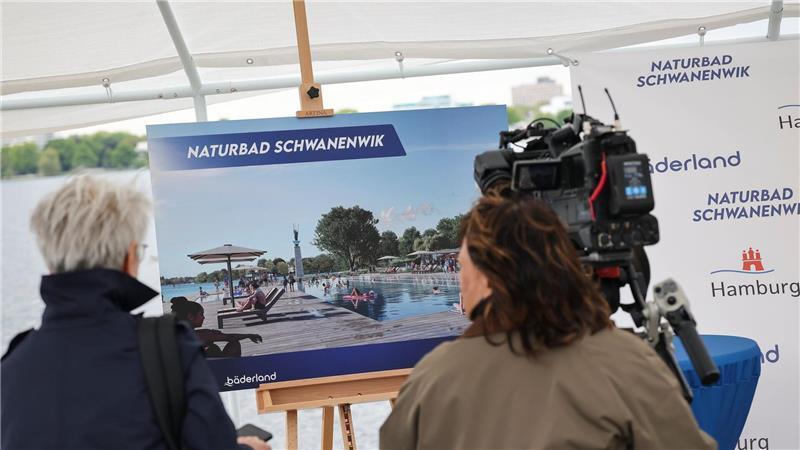 Zahlreiche Medienvertreter haben sich einen ersten Eindruck der Pläne verschafft.