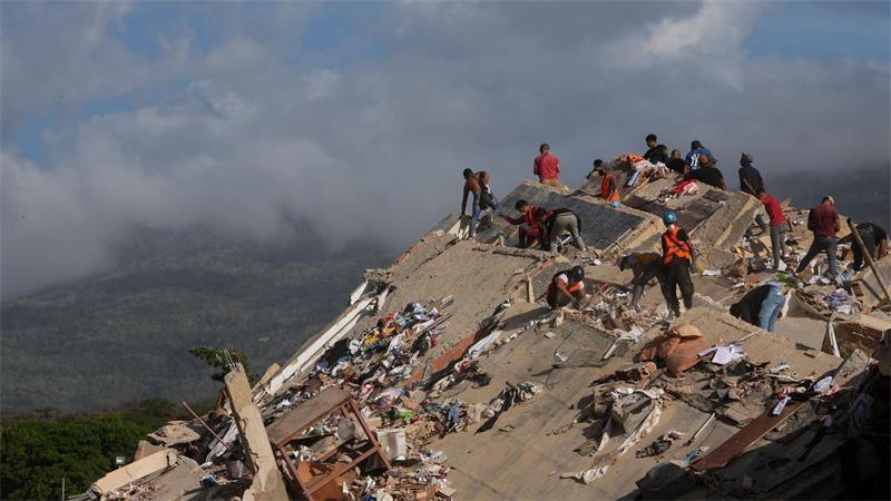 Mehr als 1.900 Tote in Venezuela - Kleinkind gerettet Zahlreiche Opfer werden noch unter den Trümmern vermutet.