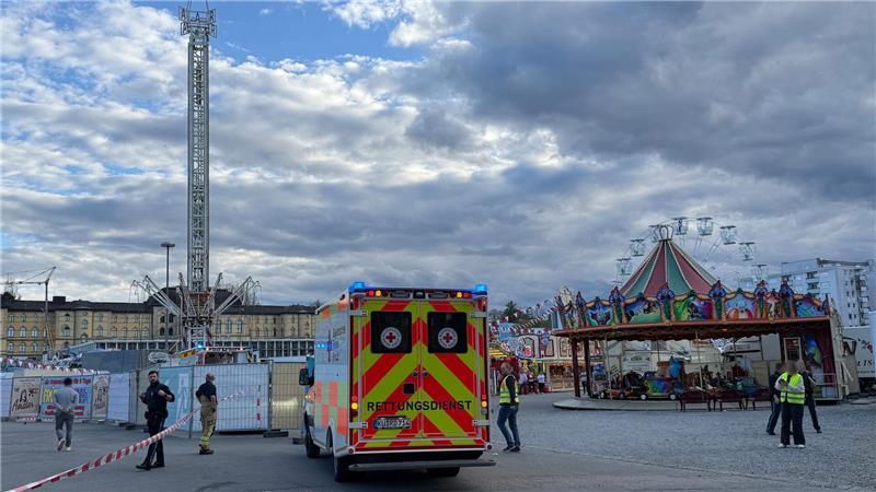 Zahlreiche Rettungskräfte waren am Unfallort. 