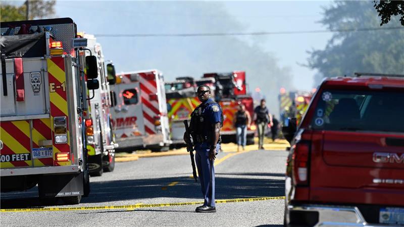 Angreifer hinterlässt Tod und Zerstörung in US-Kirche Zahlreiche Rettungskräfte waren nach Schüssen und einem Feuer in einer Kirche in Michigan im Einsatz.