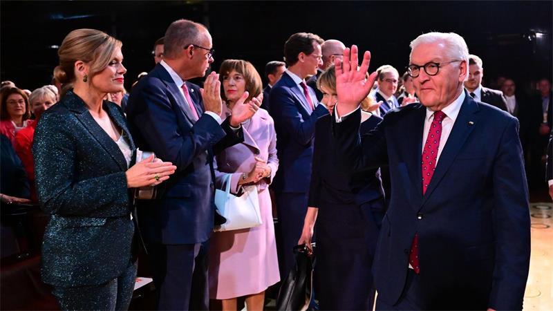 Bundespräsident zur Deutschen Einheit: „Tiefe Wunde geheilt“ Zahlreiche prominente Politiker und Politikerinnen sind zum Tag der Deutschen Einheit in Bremen.
