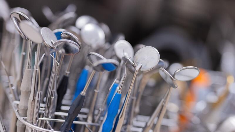 EU: Weitgehendes Verbot von Quecksilber-Zahnfüllungen Zahnfüllungen bestehen häufig noch aus Quecksilber.