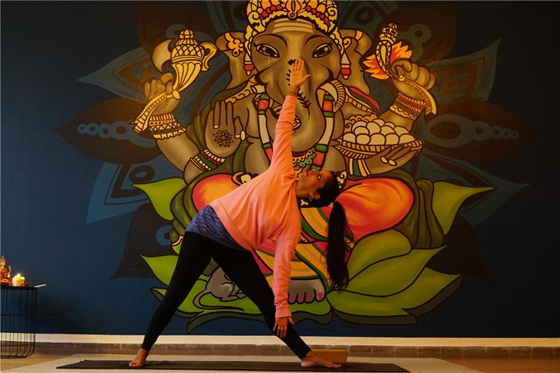 Zahra Lindenblatt bietet eine Yoga-Schnupperstunde im SUP-Club Stade an. Foto: Zahra Lindenblatt