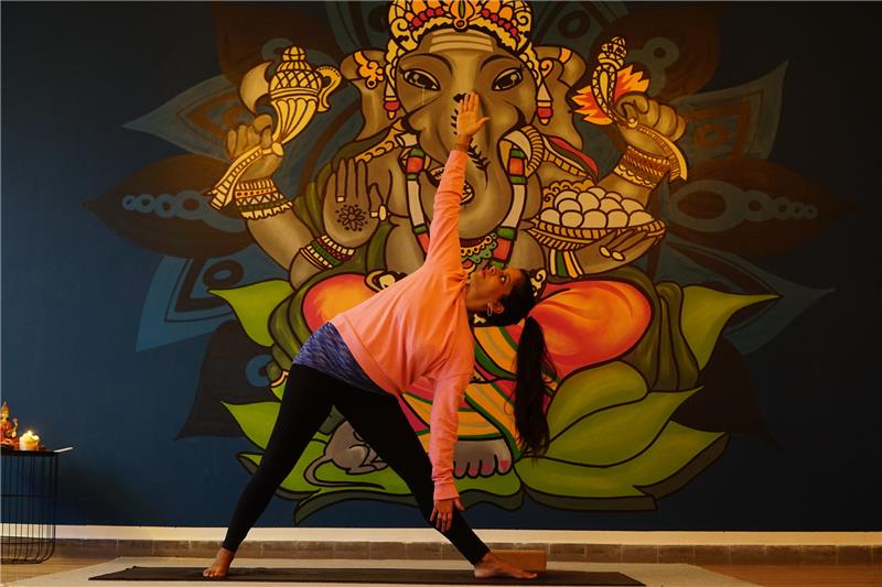 Stader Yoga Studio lässt im SUP-Club schnuppern Zahra Lindenblatt bietet eine Yoga-Schnupperstunde im SUP-Club Stade an. Foto: Zahra Lindenblatt