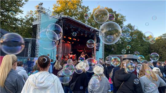 Zauberhafte Zutat: Seifenblasen für magische Mamf-Momente.