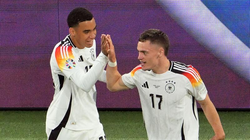 Spanien oben, Frankreich unten: Das Ranking der besten Acht Zauberten im Eröffnungsspiel: Musiala (l) und Wirtz.