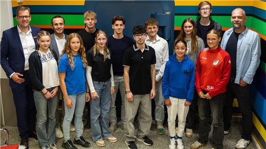 Zehn Gewinner und ein Sonderpreisträger: Das Sportstipendium ist mit 3000 Euro dotiert, der Paul-Reinhard-Schmidt-Preis mit 1000 Euro.