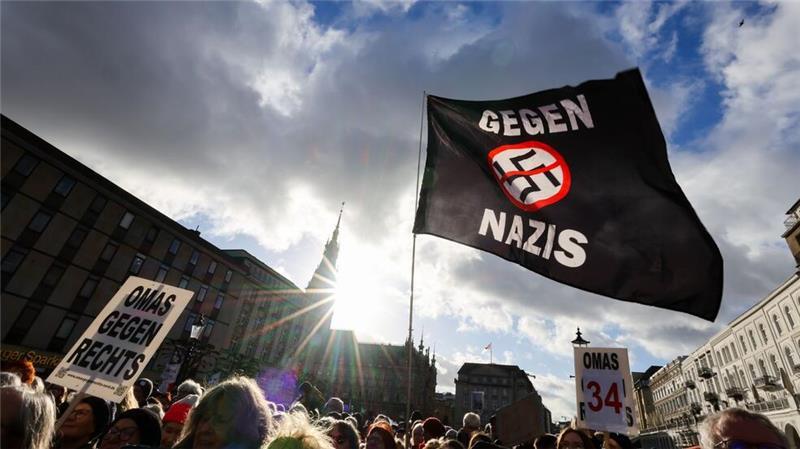 Zehntausende werden in Hamburg zu Demonstrationen für demokratischen Zusammenhalt erwartet. (Symbolbild)